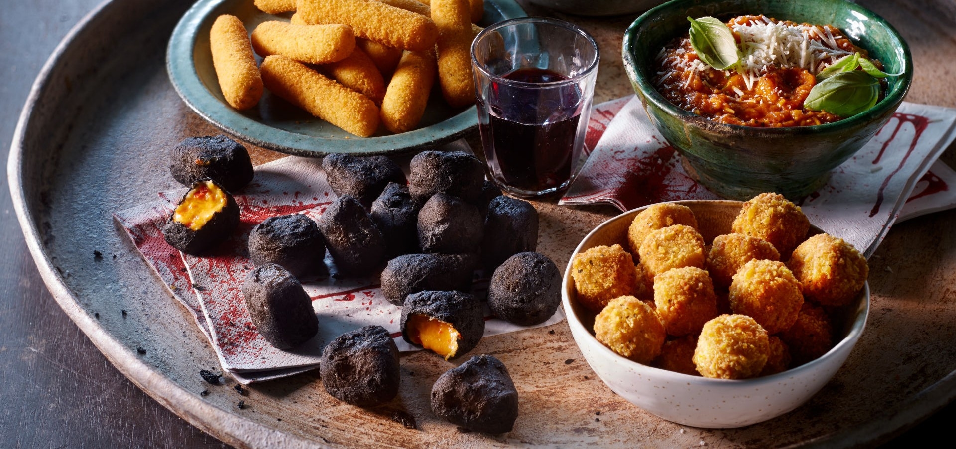 Dunkle Käse-Nuggets