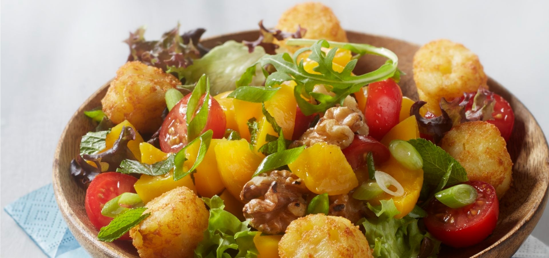 fruchtiger-salat-mit-pfirsichen